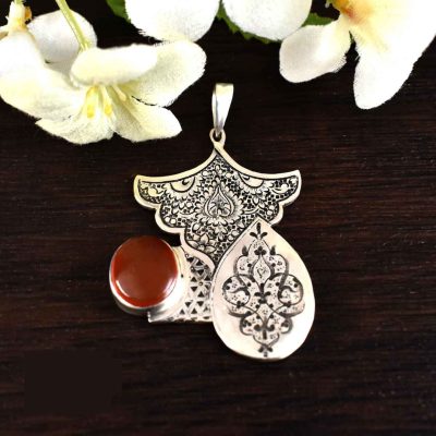 Persian Engraved Silver Pendant Necklace with Agate