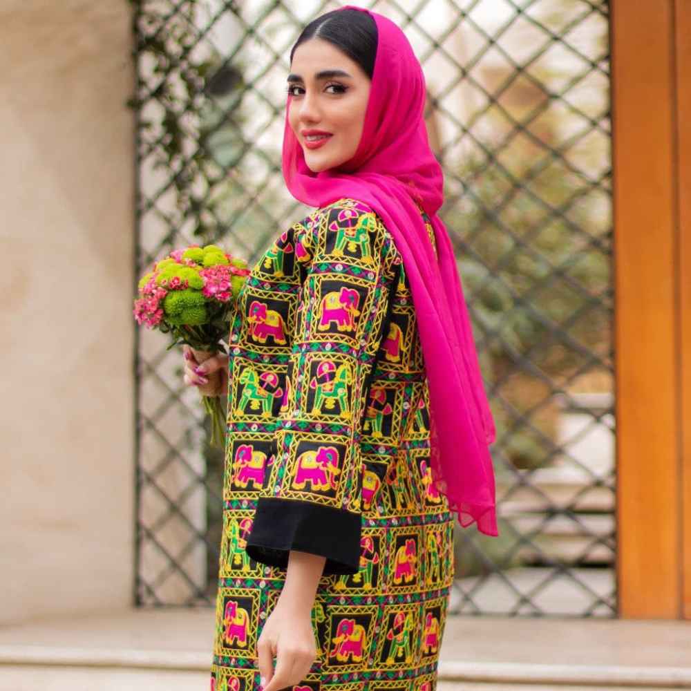 Persian Manto Model Suzani