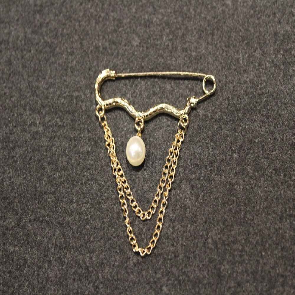 Modern Safety Pin Brooch with Diamond Accent – Elegant Glamour