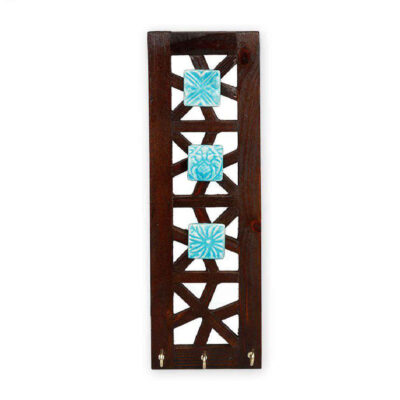 Decorative Wooden Wall Key Holder with Gereh Design for Entryway