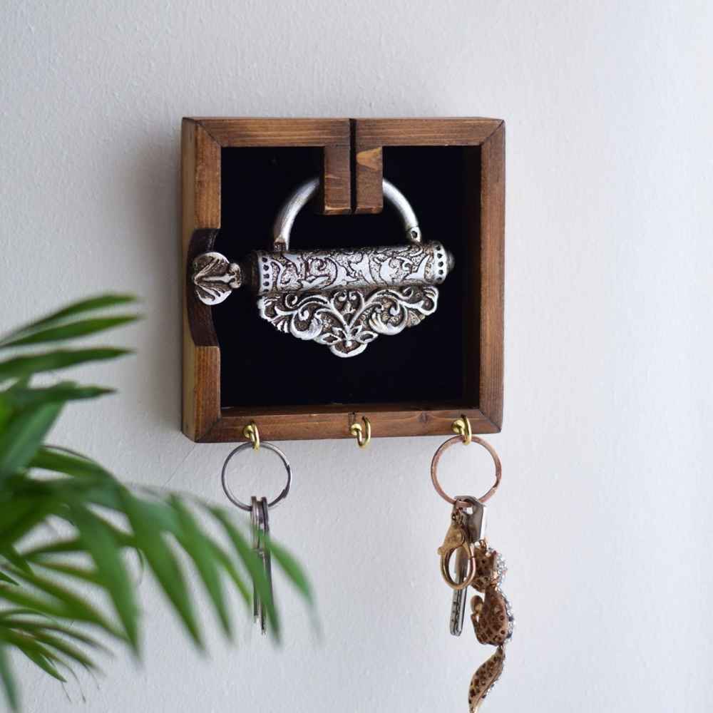 Decorative Wall Key Holder with the Deign Silver