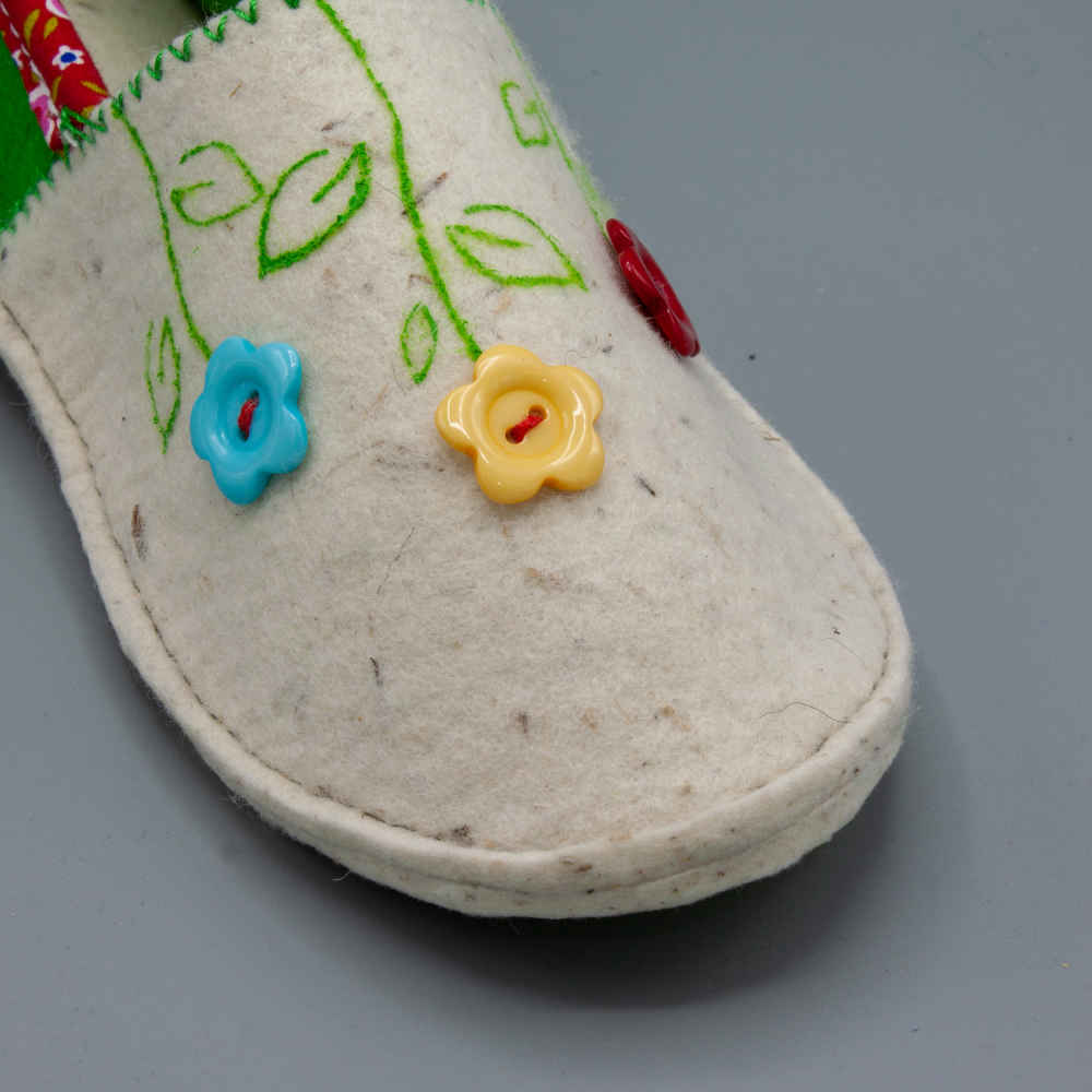 Persian Felt Slippers – Chic and Cozy