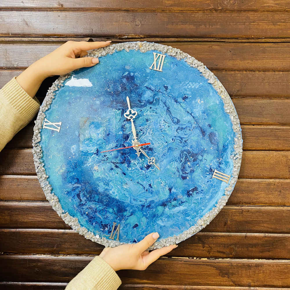 Handcrafted Resin Wall Clock – Abstract Style Maria