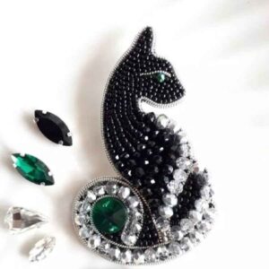Handmade Feminine Beaded Brooch Pin – Cat Design