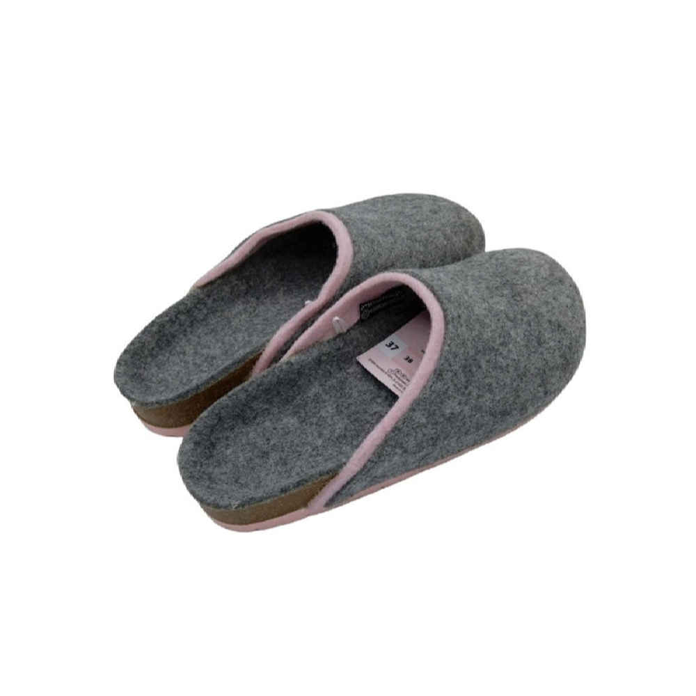 Soft Gray Women’s Felt Slippers – Elegant and Comfortable