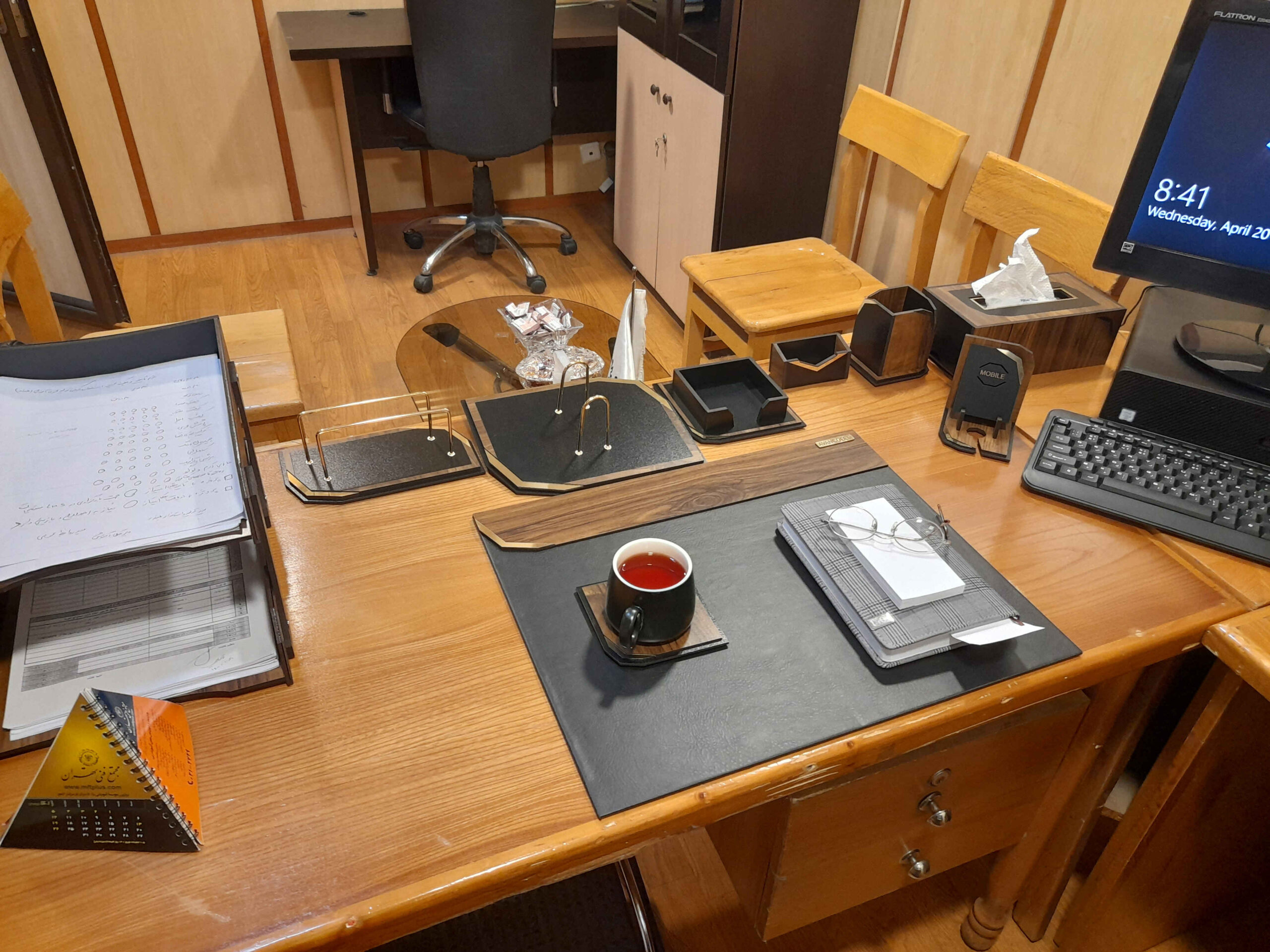 Wooden Office Desk Organizer – Model Avang (10 Pieces)