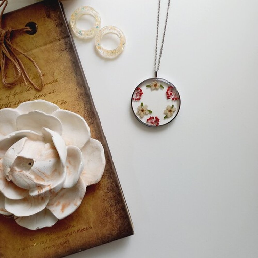 Handcrafted Resin Flower Necklace – Baharan Silver Toned Spring Design