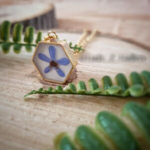 Handcrafted Resin Flower Necklace – Mohajeran Botanical Gold Design