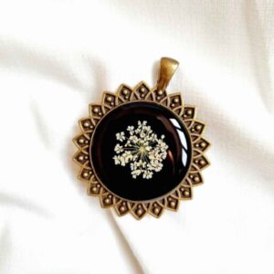 Handcrafted Resin Flower Necklace – Shokaran Bronze Artisan Design