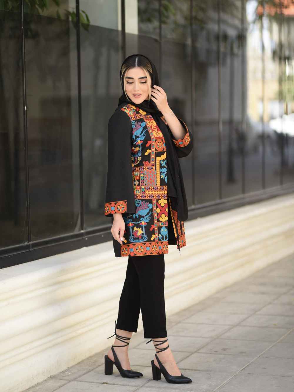 Persian Embroidered Manto Model Taavoos