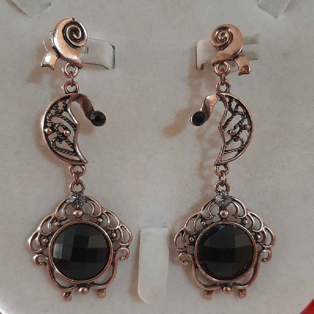 Dangle Metal Earrings with Traditional Style Saba