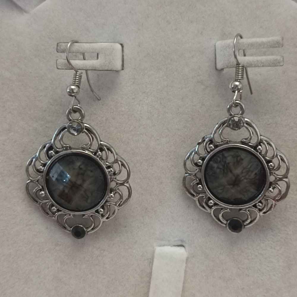 Dangle Metal Earrings with Traditional Style Niloofar