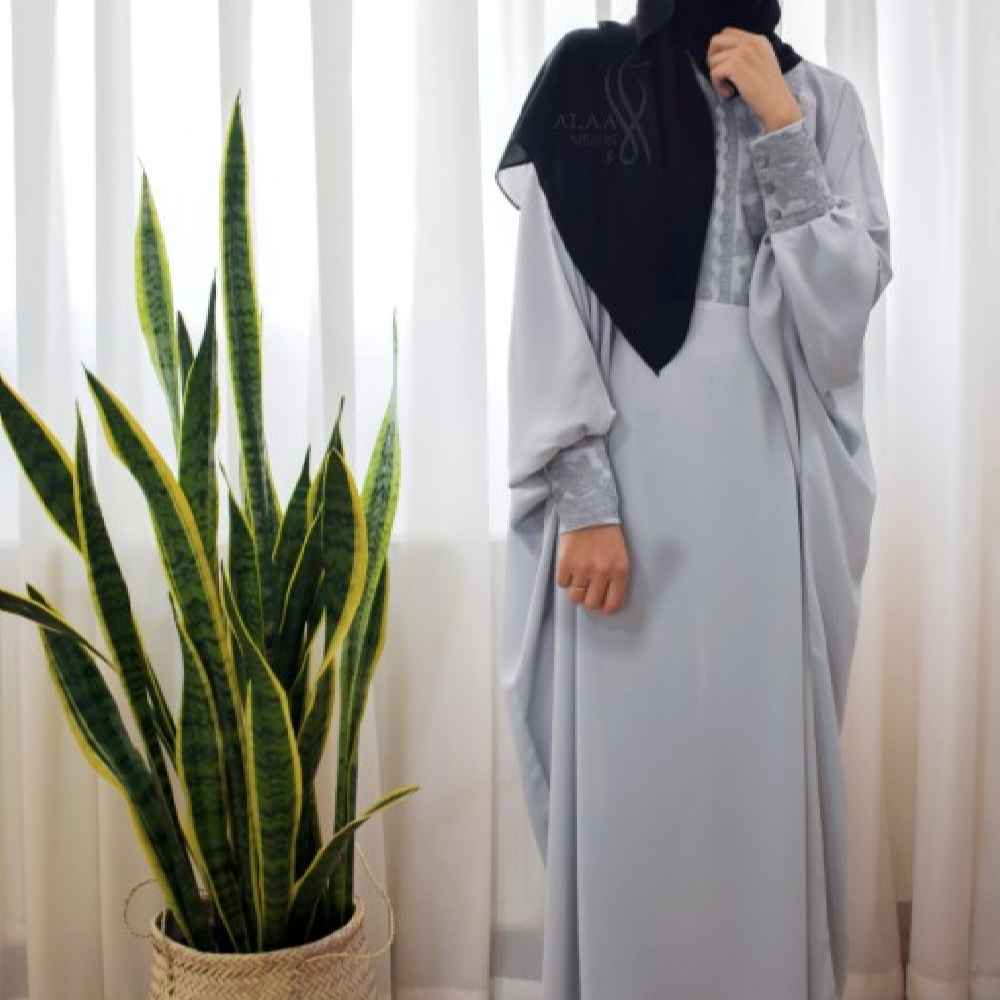 Stylish Butterfly Abaya for Muslim Women – Soft Gray Crepe Fabric