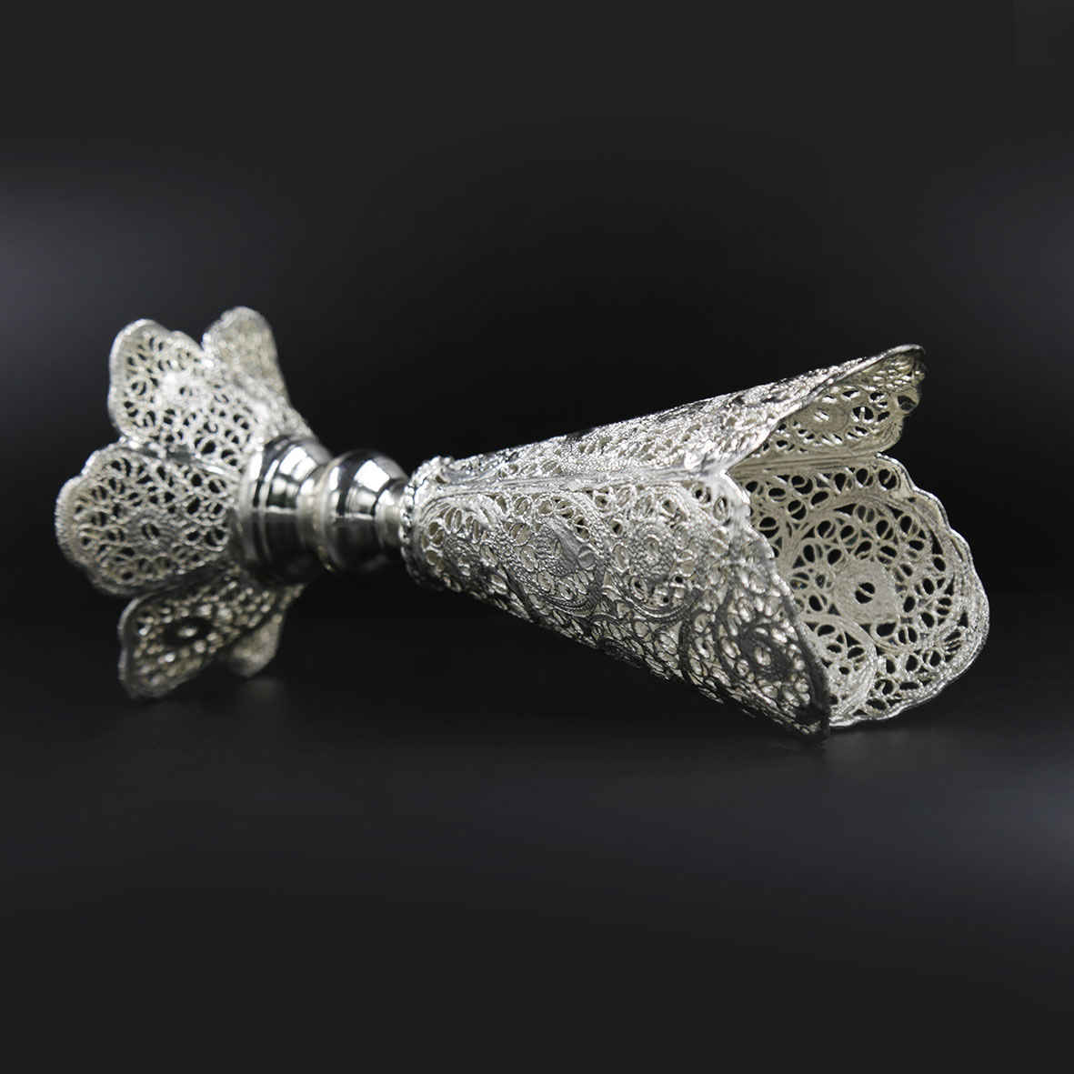 Decorative Persian Filigree Silver-Coated Trumpet Vase, Featuring the Yasin Design for an Artistic Decorative Piece