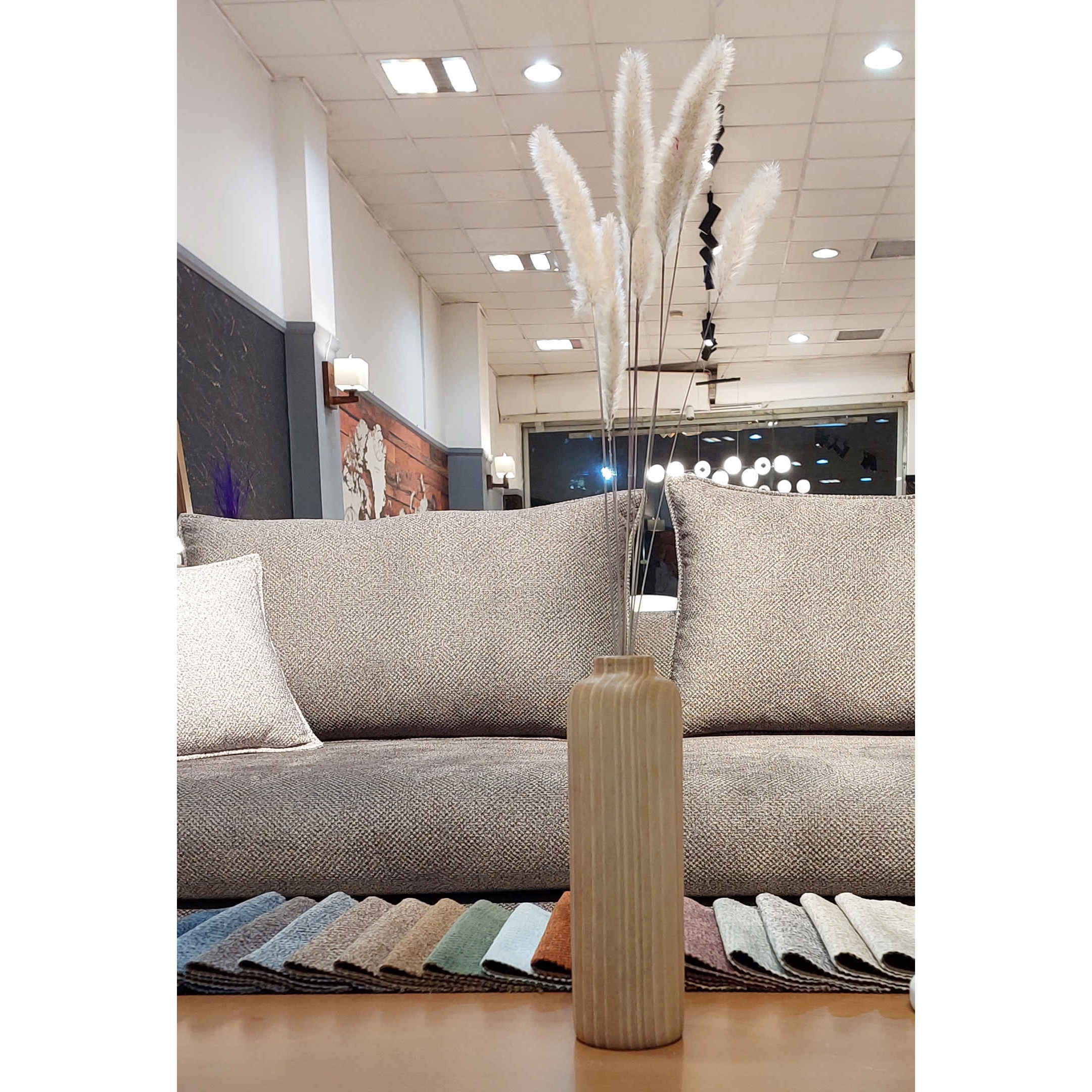 Handcrafted Decorative Wooden Vases, Made from Natural Solid Wood with a Minimalist Asal Design for Cozy Interiors