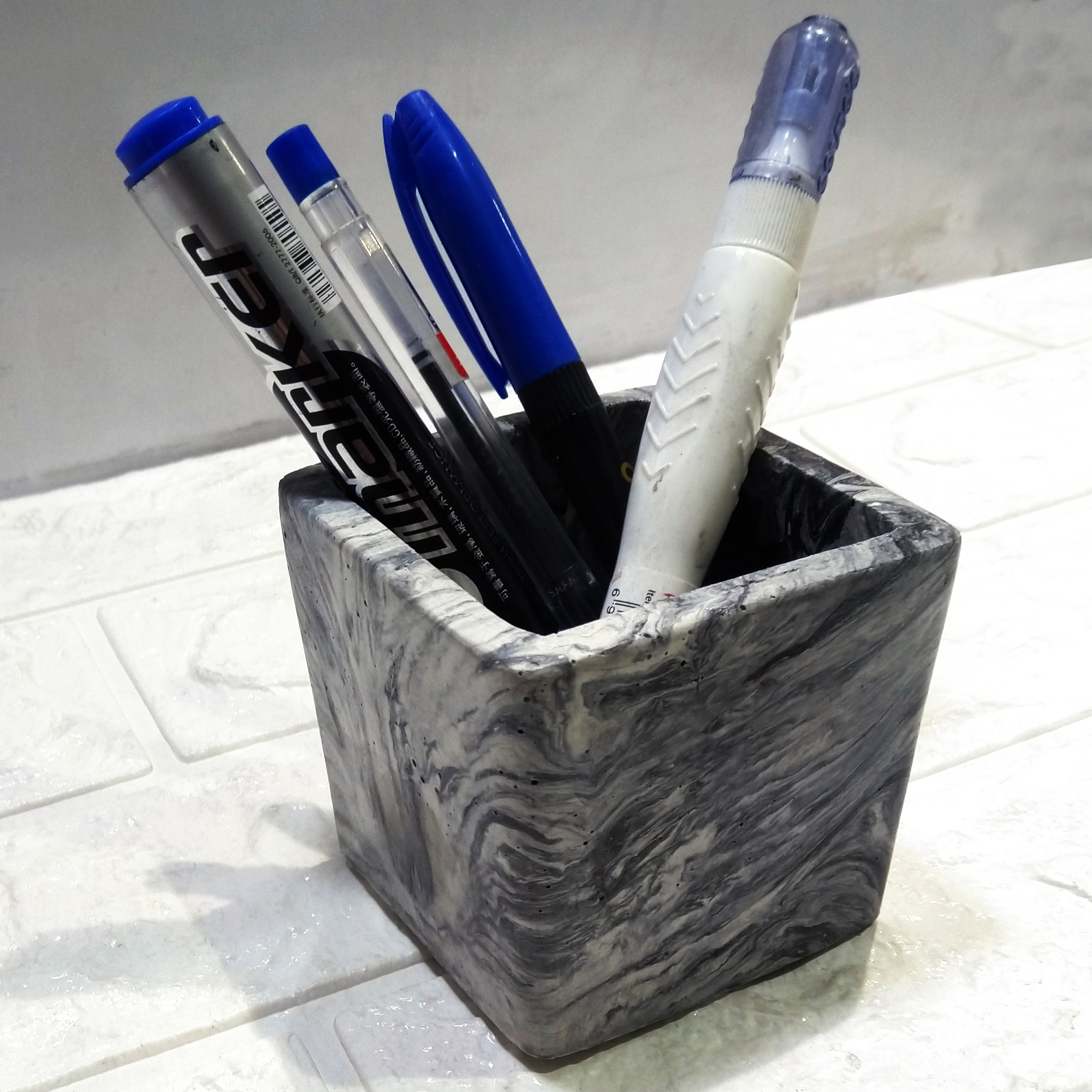 Flora Model – Botanical-Inspired Stone Desk Pen Holder