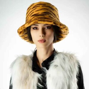 Women’s Fluffy Faux Fur Bucket Hat – Model Tiger