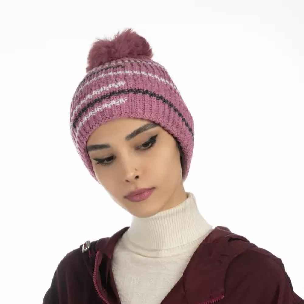Women’s Knitted Winter Beanie – Model Line