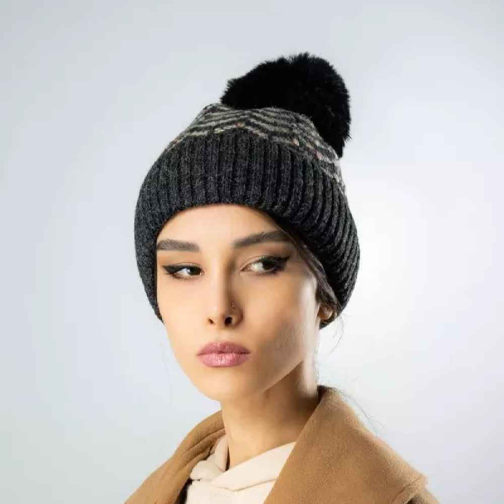 Women’s Knitted Winter Beanie – Model Zigzag