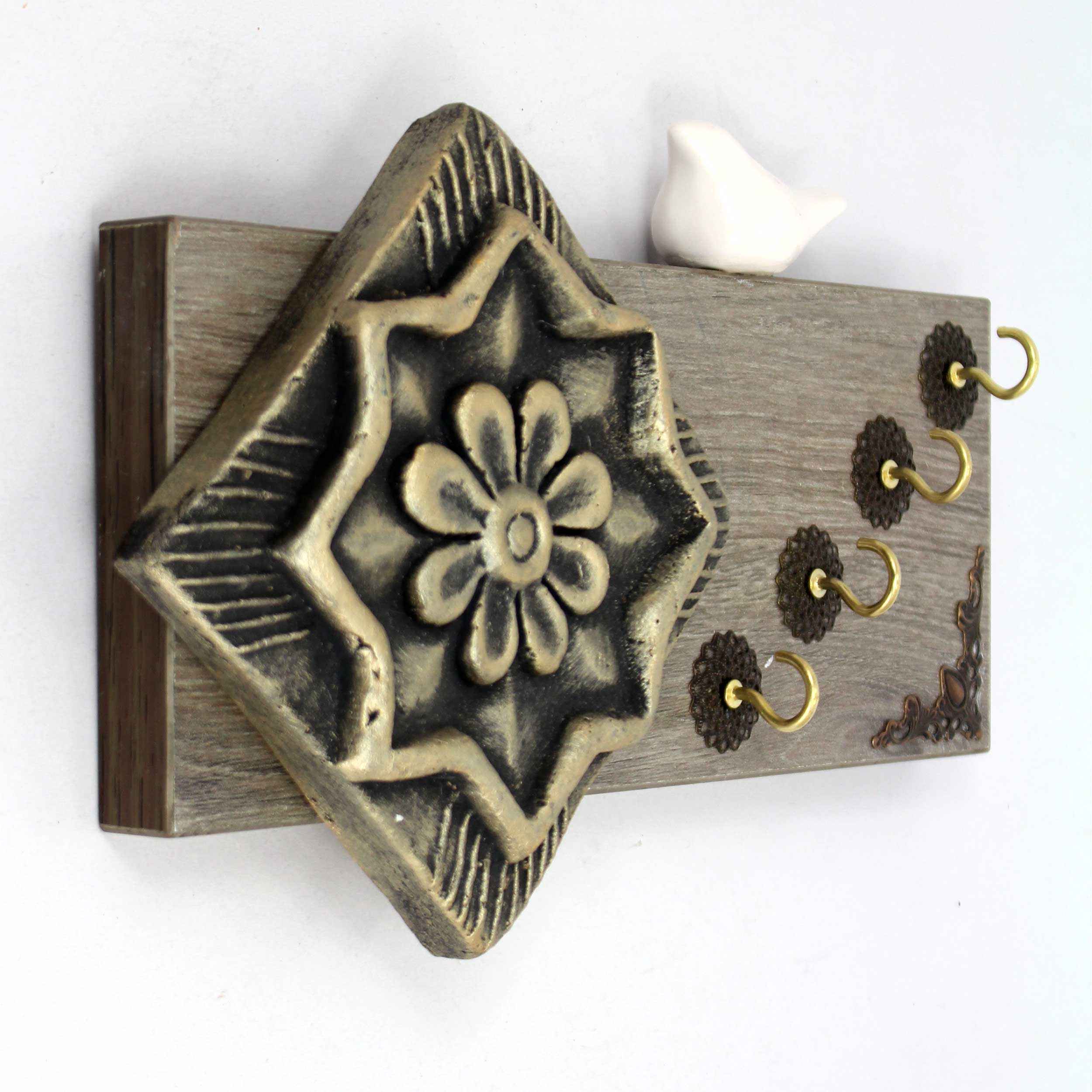Decorative & Handcrafted Wall Key Holder with Bird Design