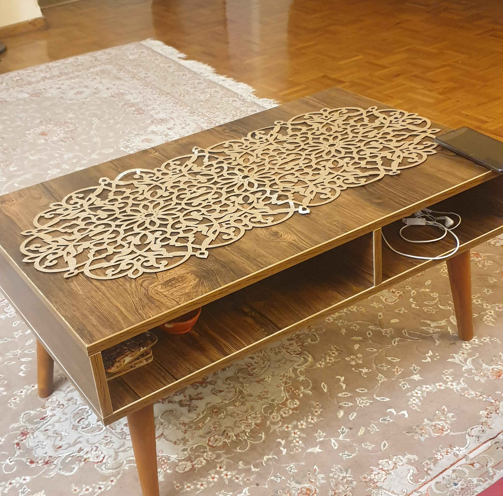 Table Runner Faux Leather with Glittering Elongated Circle Shape