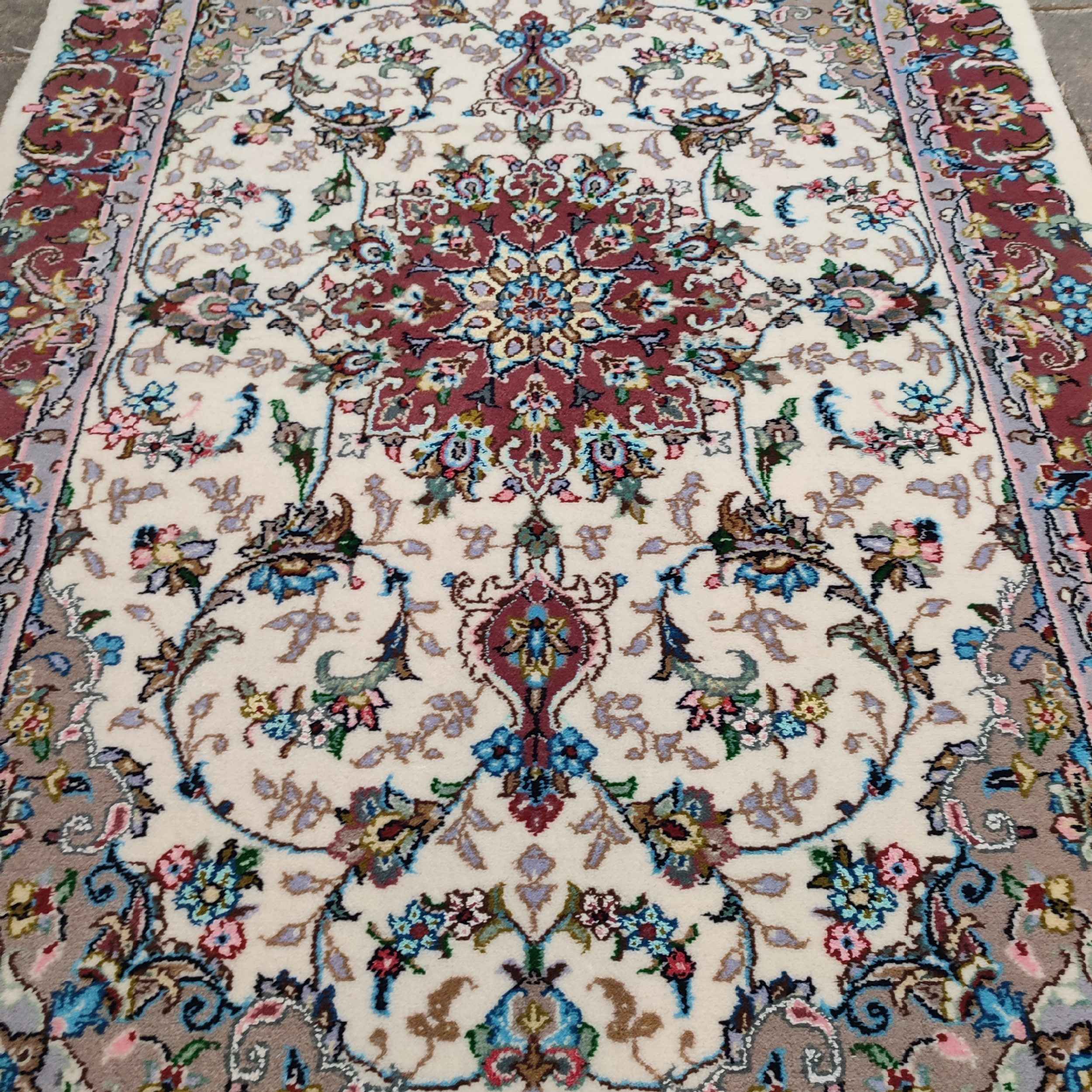 Hand-Knotted Persian Kashan Rug (Traditional Toranj Floral Medallion) – Cream Silk & Wool