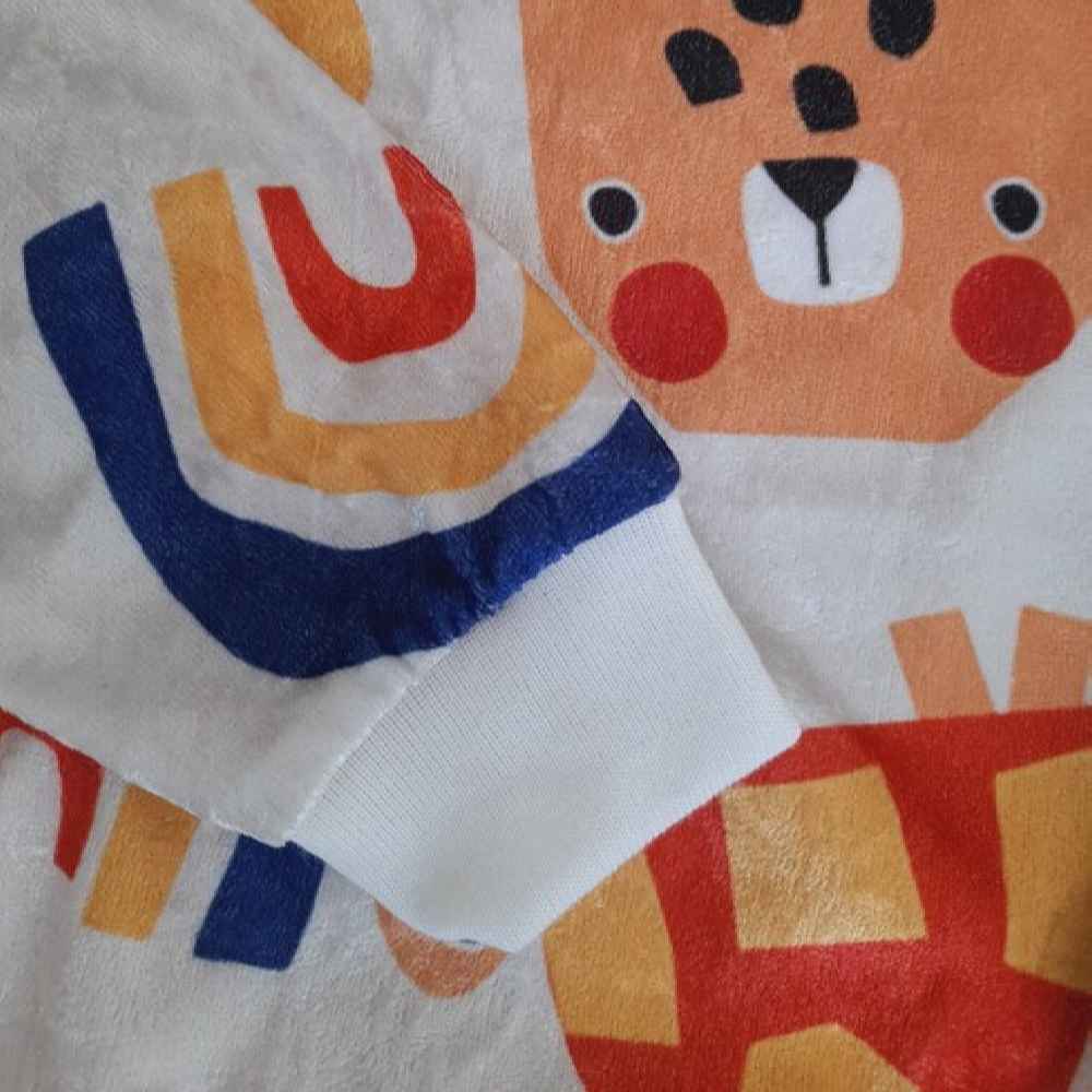 Kid’s Sweatshirt & Pants Set with Animal Motifs Design