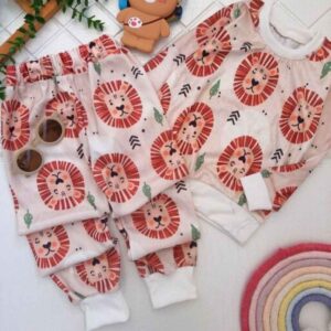 Kid’s Sweatshirt & Pants Set with Lion Design