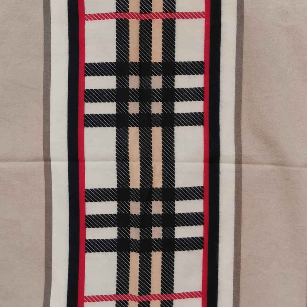 Printed Shawl for Women Artistic & Lightweight Tartan Design