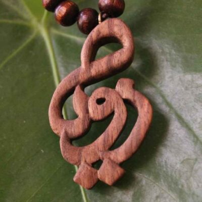 Roya Farsi Name Wooden Pendant Necklace – Hand-Carved Persian Artisan Design