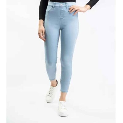 Women's Skinny Jeans with a Tight Fit and Stretch Denim for Everyday Wear