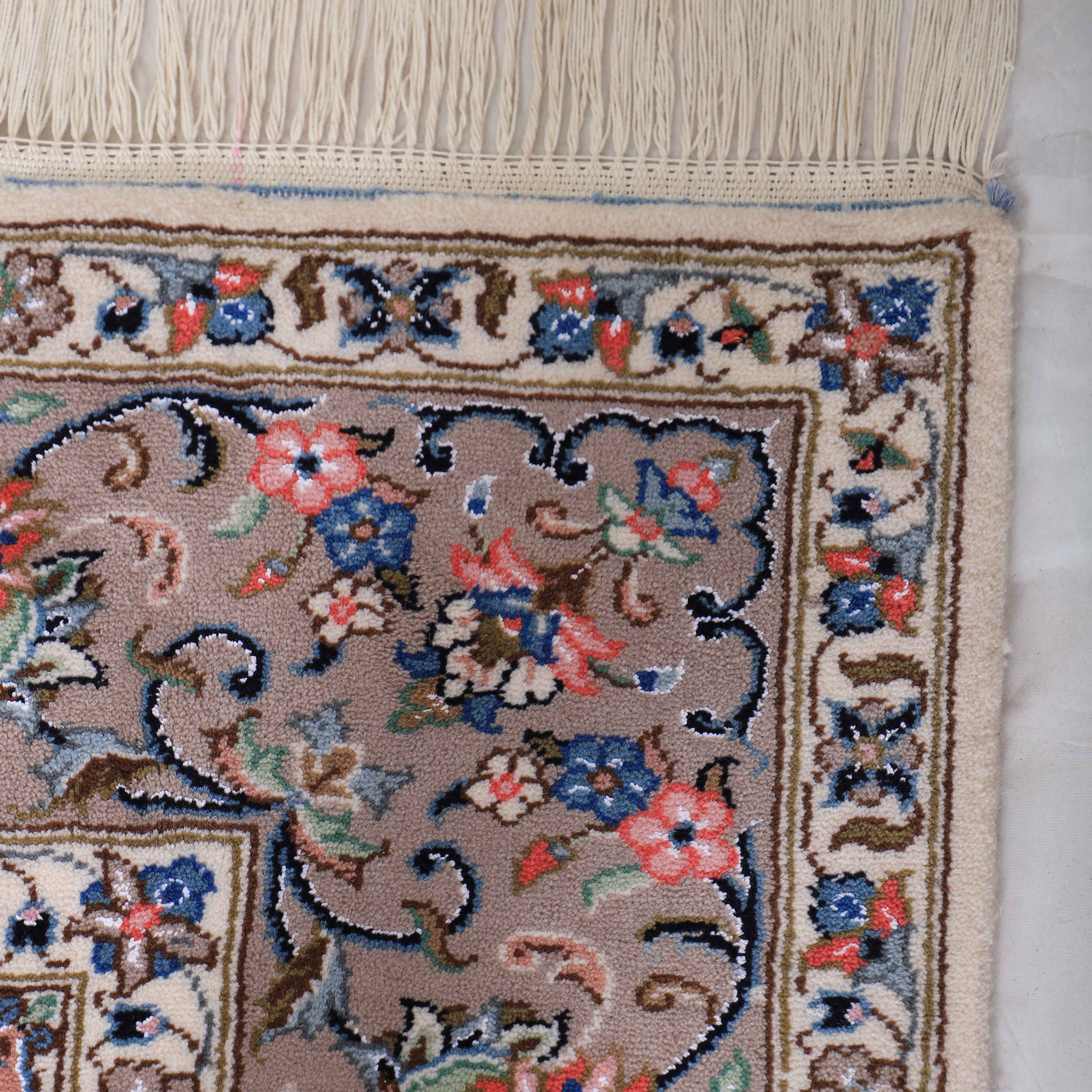 Hand-Knotted Persian Yazd Rug (Lachak Toranj Floral Medallion) – Cream Kork Wool