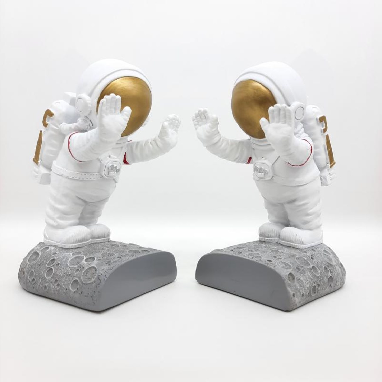 Astronaut Design Polyester Sculpture Bookend – Fun for Youthful Spaces