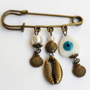 Safety Pin Brooch for Women – Scallop Model for Elegant Style