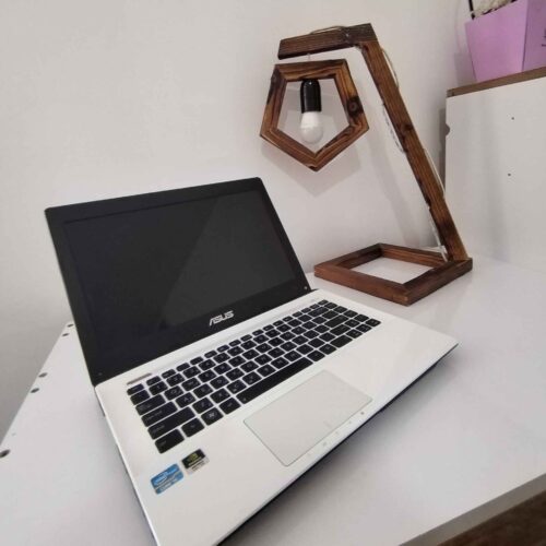 Minimalist Handcrafted Wooden Desk Lamp – Suitable for Reading