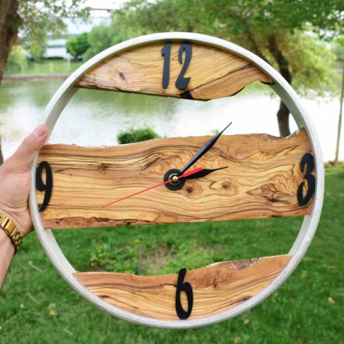 Artistic Rustic Wooden Wall Clock – Handcrafted Model Cyrus for Living Rooms and Entryways