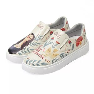 Graffiti Print Sneakers – Women’s Chic Casual Shoes Model Shahrzad