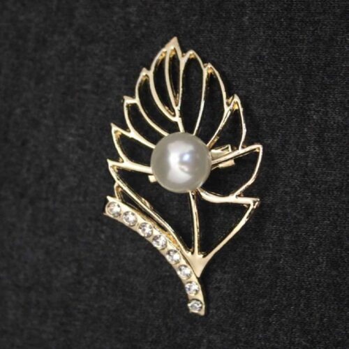 Leaf Metal Lapel Pin – Minimalist Nature Design
