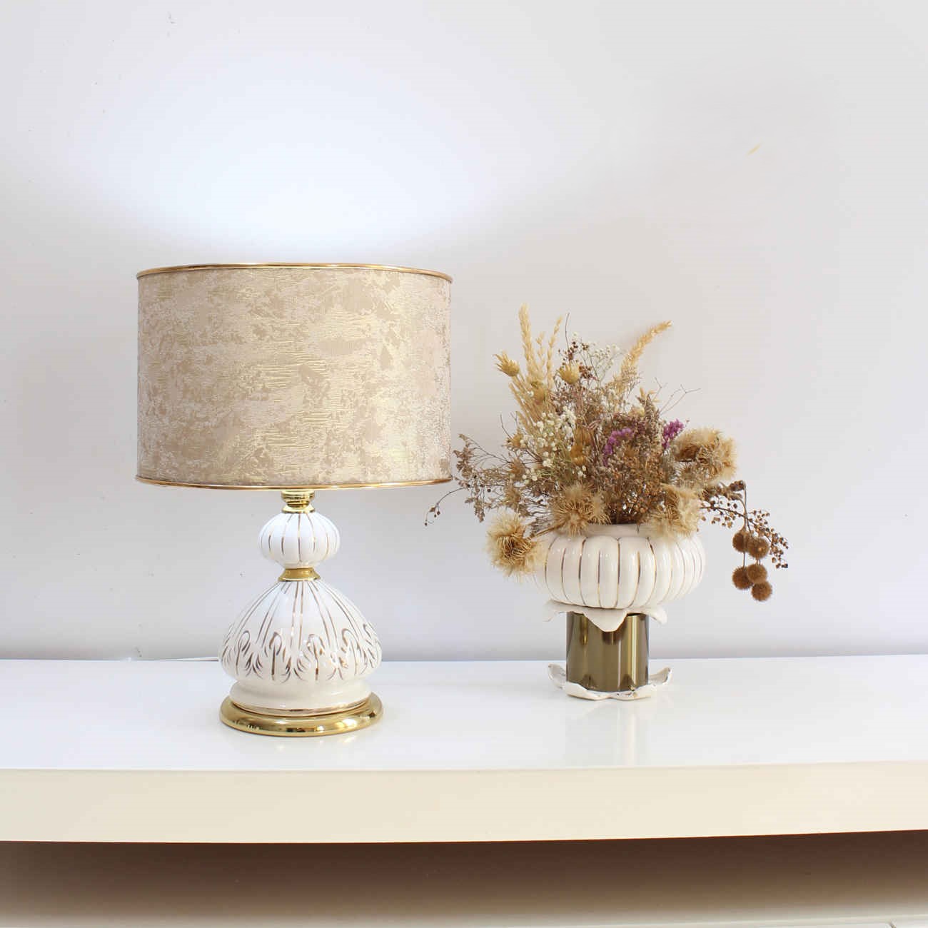 Classic Urn-Shaped Ceramic Table Lamp – Cream Drum Shade Light