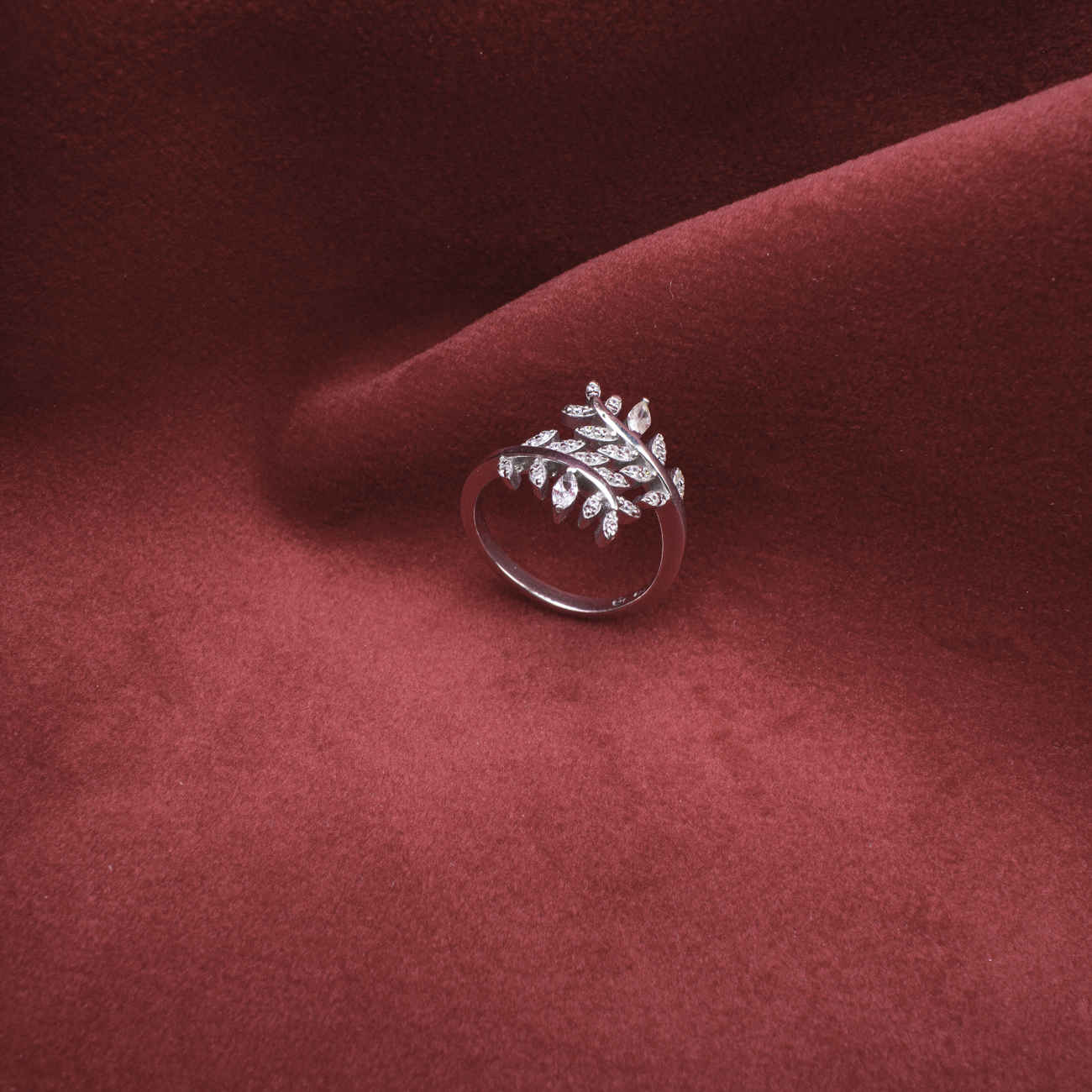 Delicate Silver Ring For Women Classic & Chic with Leaf Design
