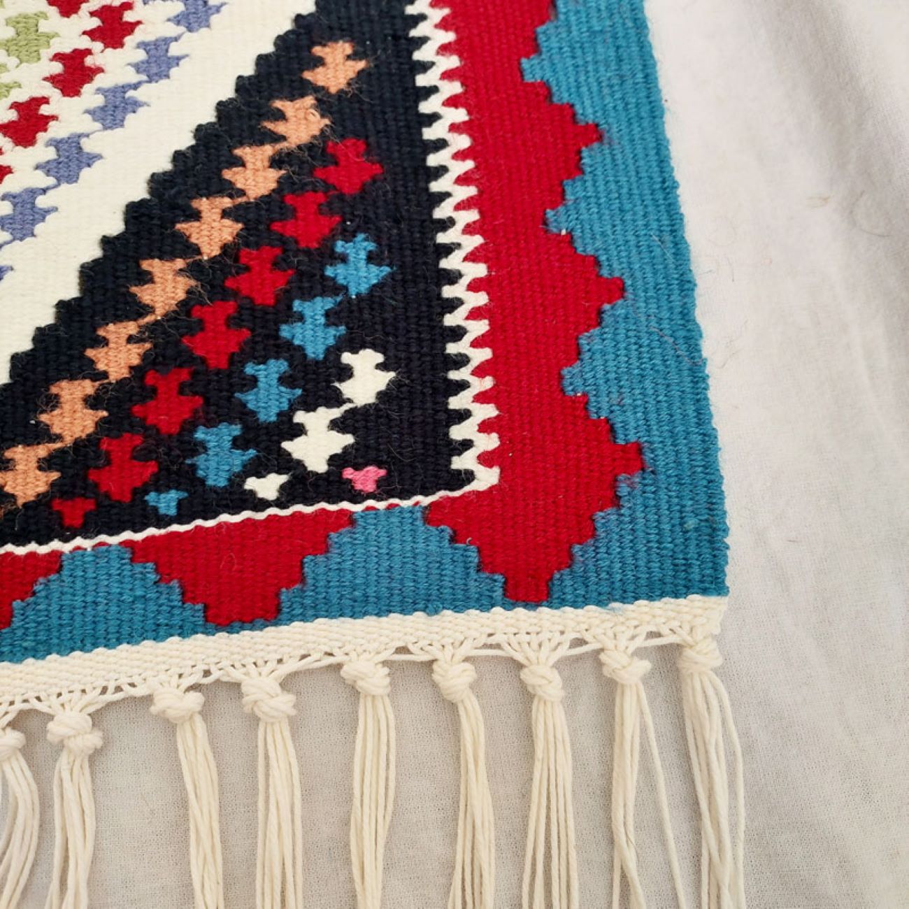 Qashqai Geometric Kilim Rug – Authentic Handwoven Persian Acrylic Style