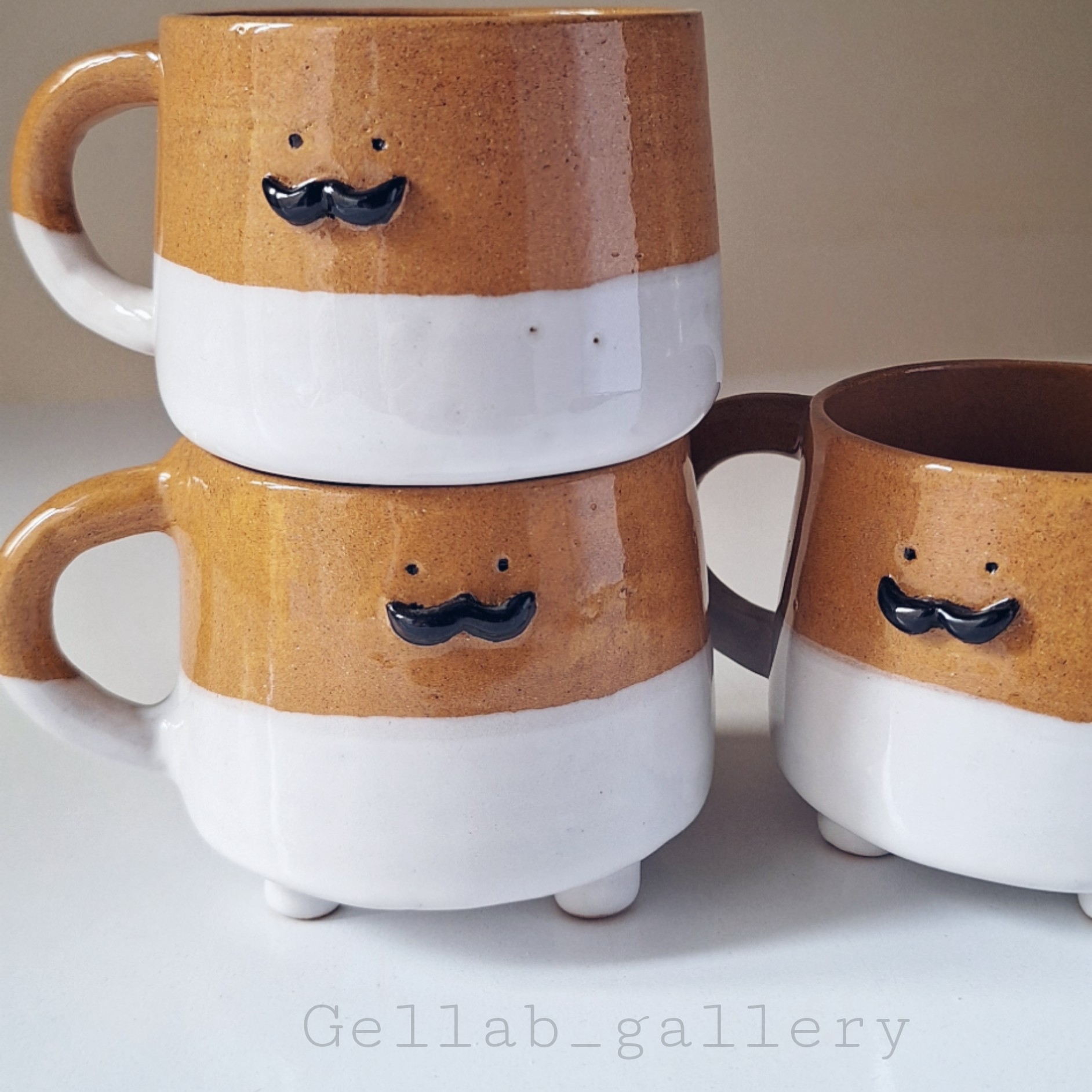 Artistic Handcrafted Ceramic Mug – Elegant Brown Design