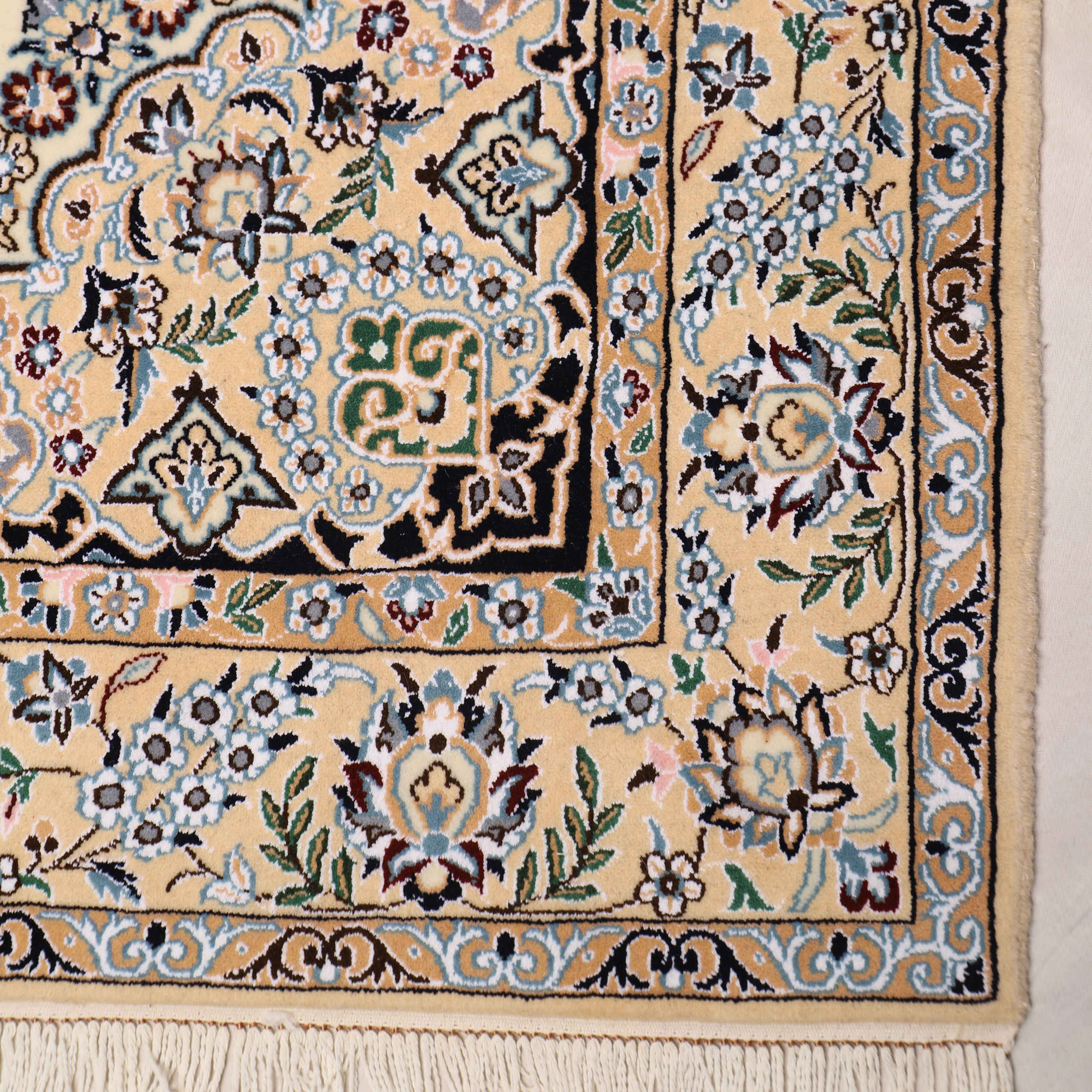 Hand-Knotted Persian Isfahan Rug (Lachak Toranj Floral Medallion) – Cream Wool
