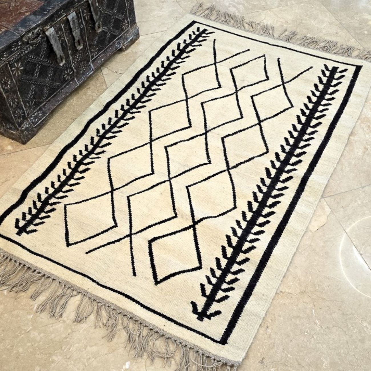 Handwoven Ardabil Kilim Rug in White Geometric – Persian Wool Craft