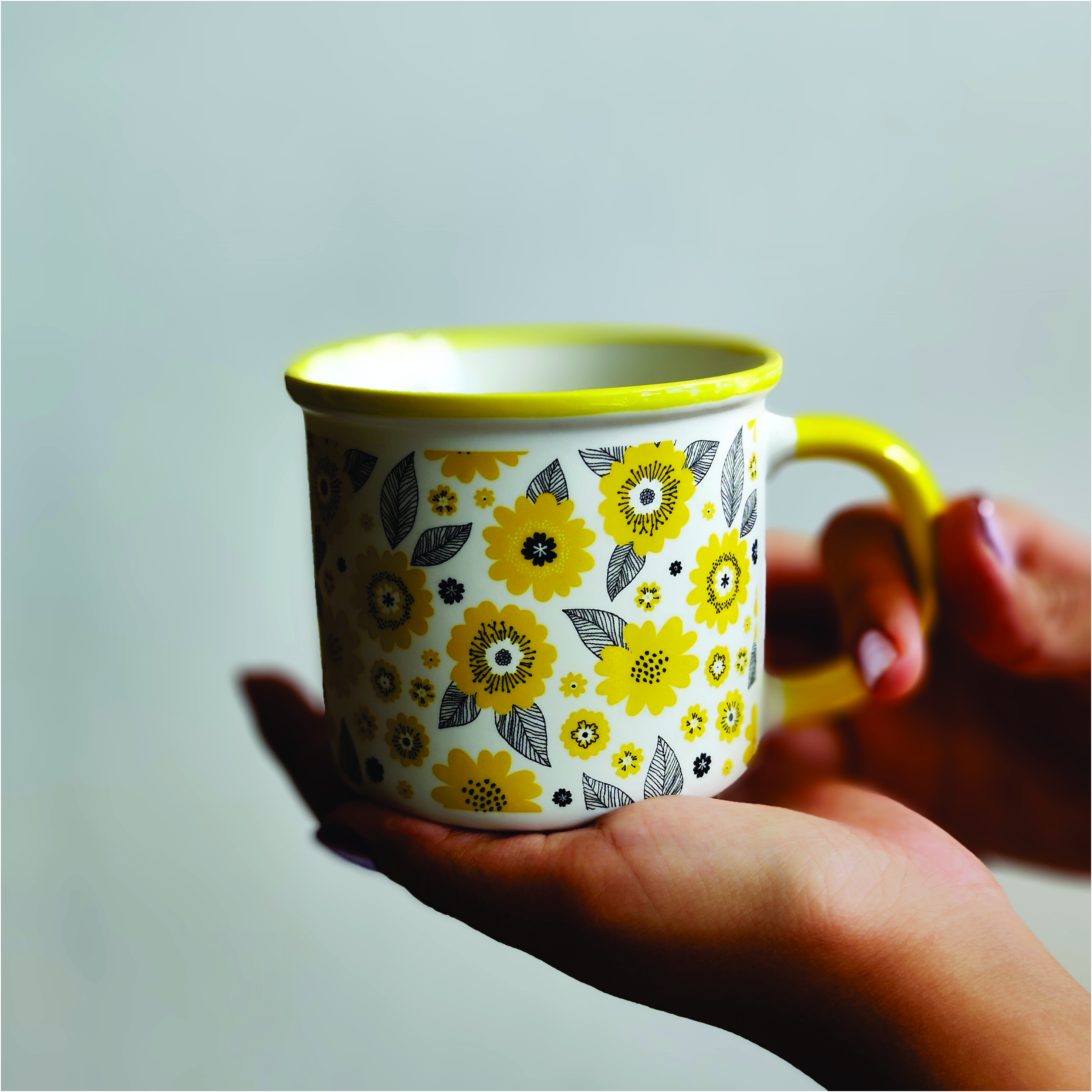 Artistic Ceramic Mug – Flower-Inspired Design
