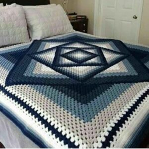 Beautifully Crafted Knitted Crochet Bedspread – Add Timeless Charm to Your Bedroom