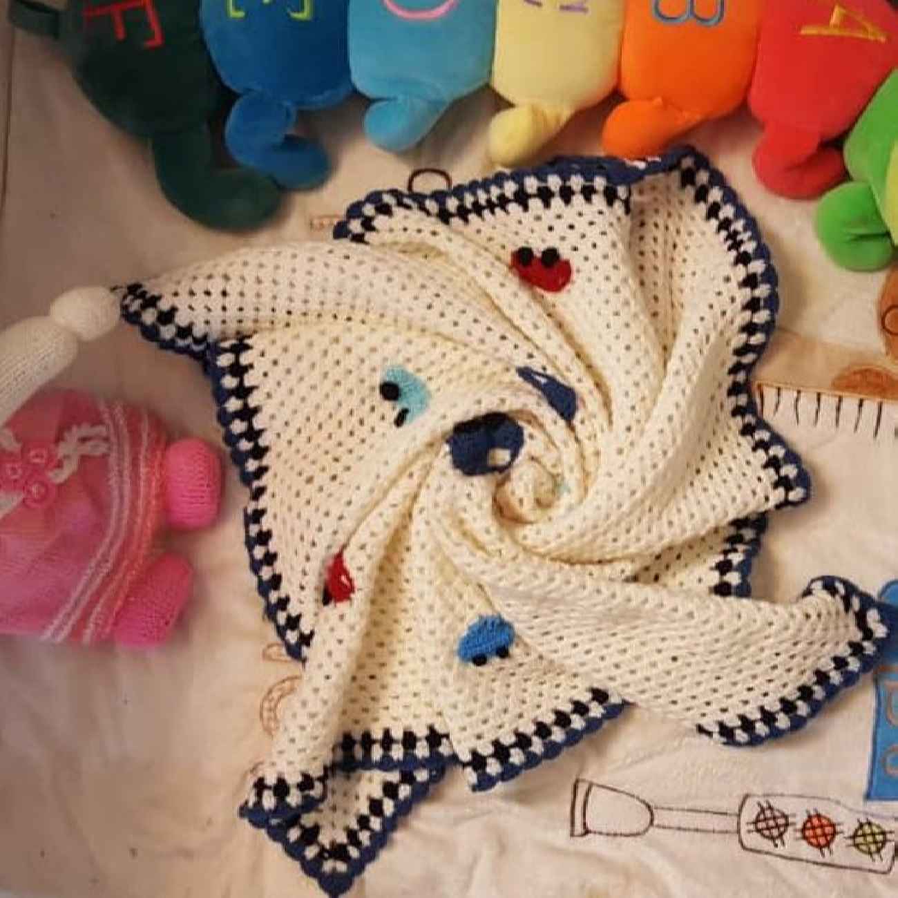Handwoven Crocheted Baby Bedspread – Perfect for Nursery Decoration