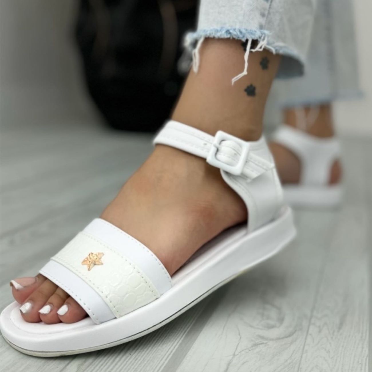 Ihram Sandals: Lightweight Comfort for Your Umrah Journey