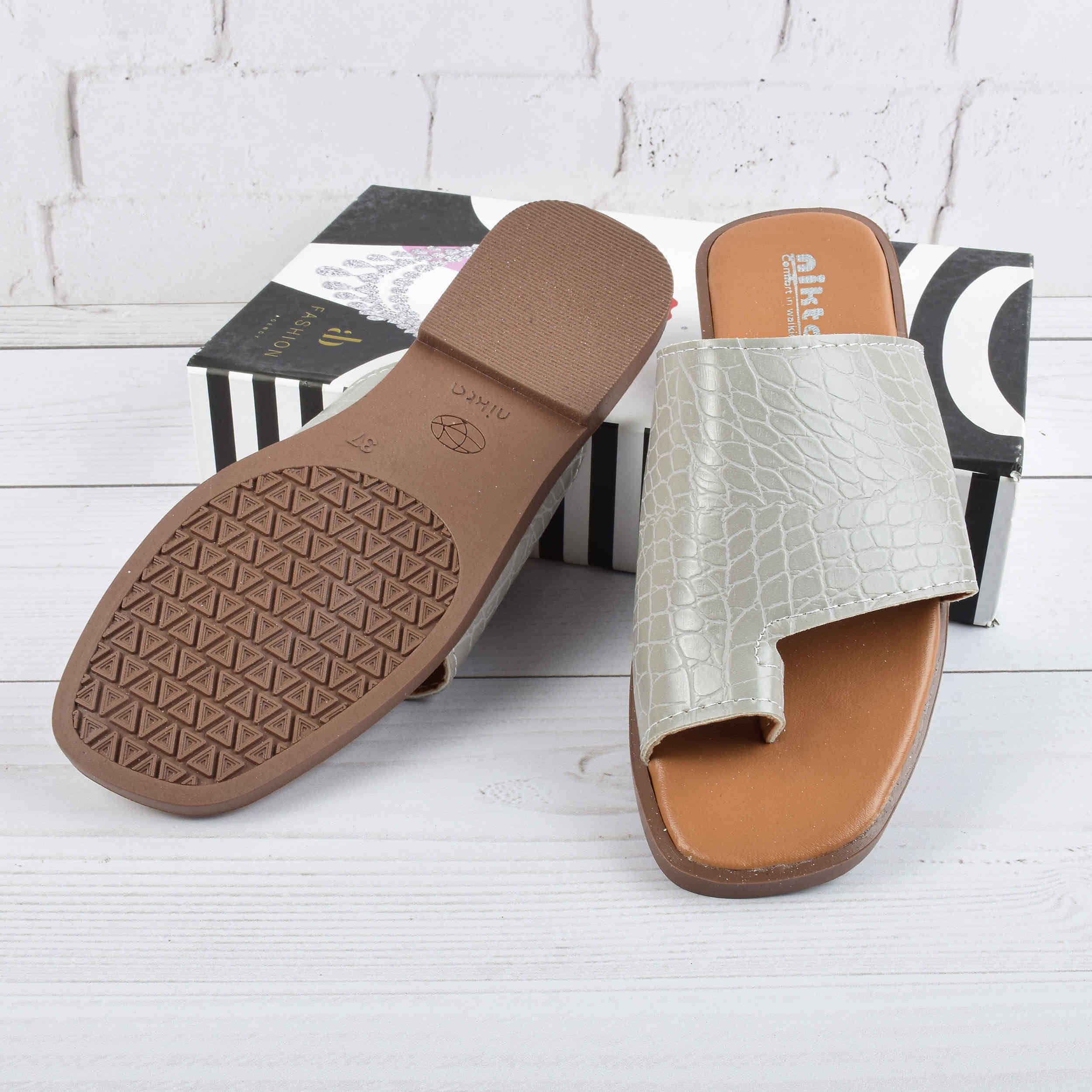 Toe Ring Slipper for women – Stylish with Snake Skin Design in Gray