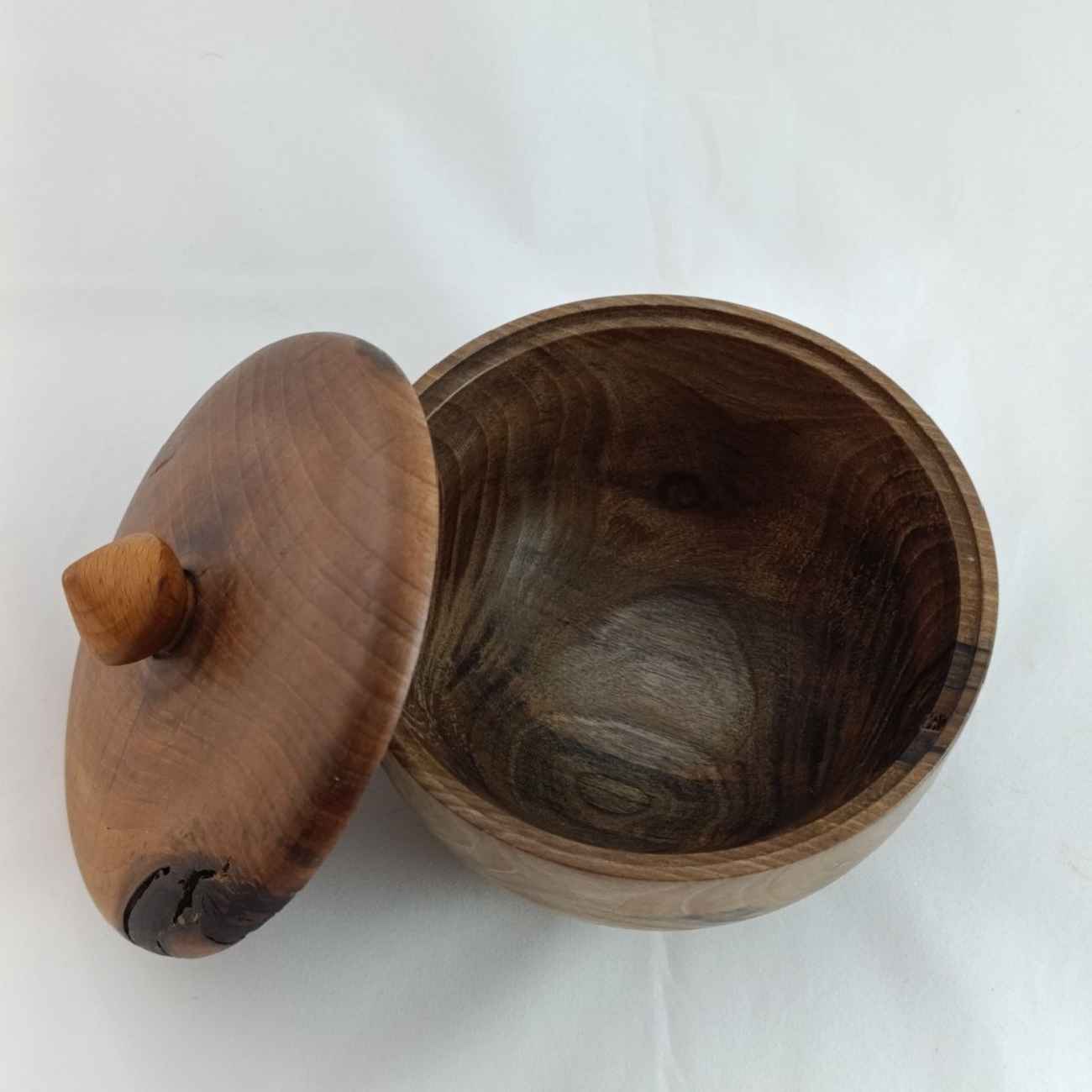 Charming Wooden Sugar Bowl – for a Rustic Tabletop Look
